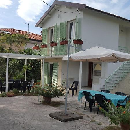 Le Mura Holiday Home Марина-ди-Пьетрасанта Экстерьер фото